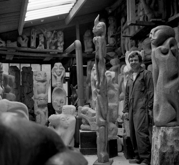 Shelomo Selinger in seinem Pariser Atelier, 1970